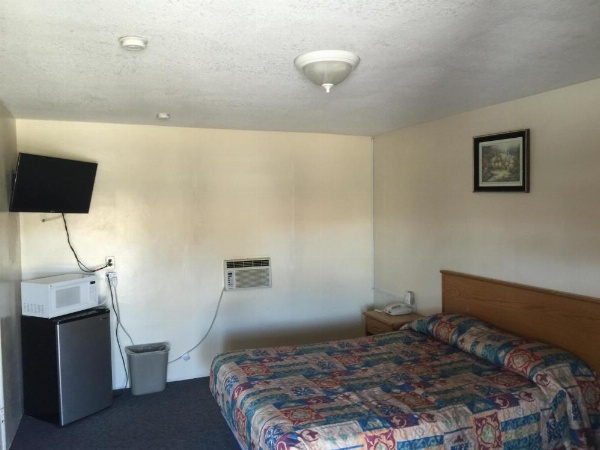 Hacienda Motel image 21