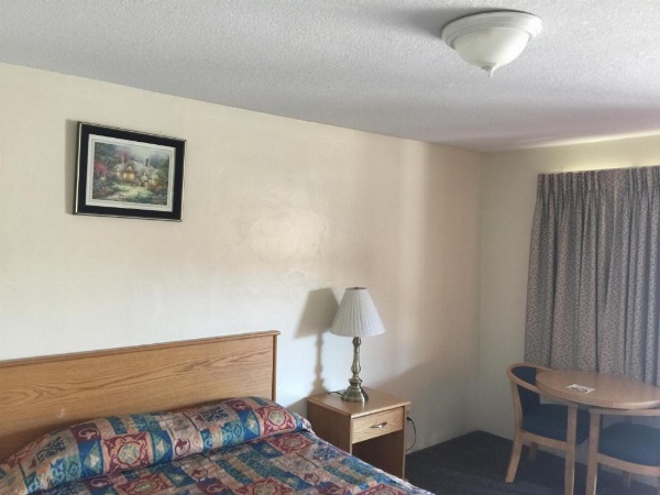 Hacienda Motel image 23